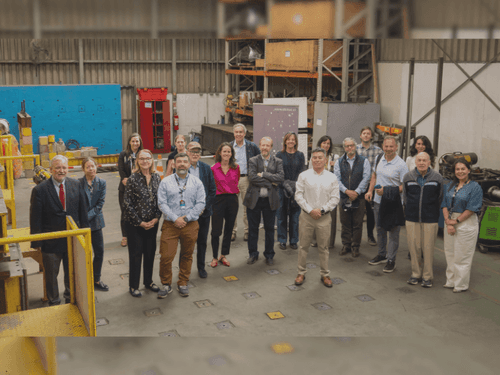 Delegación de Friends UC visita el Laboratorio de Ensayos Dinámicos de Dictuc