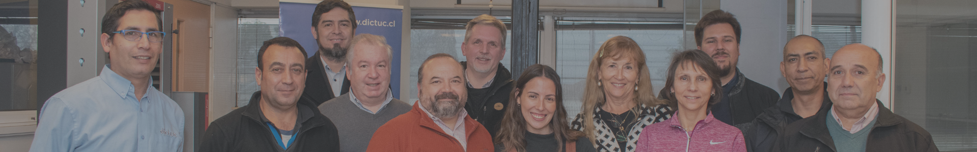 Integrantes de Mesa de Cartón Corrugado de CENEM visitan laboratorio de Dictuc